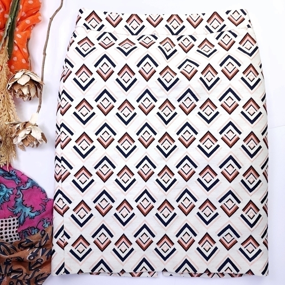 Ann Taylor White Patterned Skirt Sz 10 - Picture 1 of 11